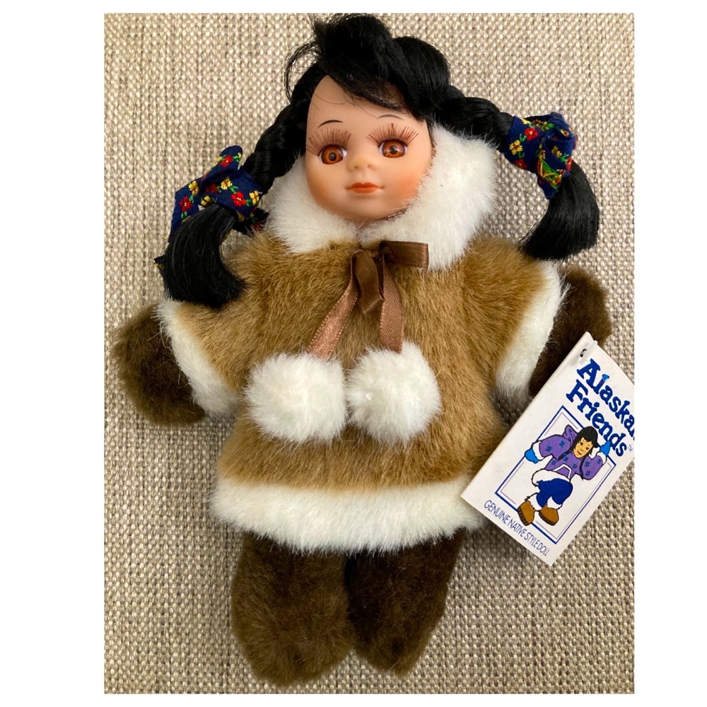 Alaskan Friends Genuine Native Style Eskimo Doll NWT!